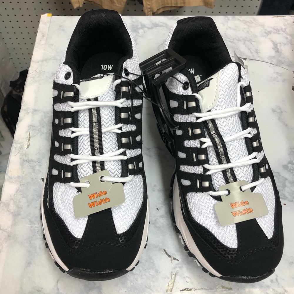 Brand New pair Avia athletic shoes for sale very comfortable perfect gift 🎁